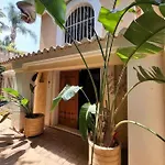 Tess Casa Mariposas, Una Casa Magica