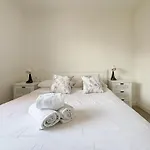 Clauhomes Suite Center