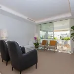 Lujoso Apartamento Con Piscina En Paseo Maritimo Marbella