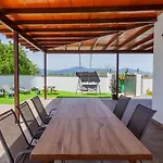 Cubo'S Villa Marifran
