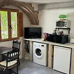 Oliva Courtyard Guesthouse