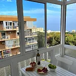 Cozy Central Studio Near The Beach