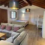 Casa Independiente Con Piscina Y Pista Deportiva Privadas