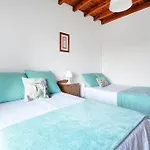 Casa En Muros Con Preciosas Vistas Al Mar