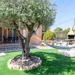 Villa Alpamar