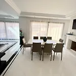 3 Bedroom Apartment On The Waterfront Puerto Banus Marbella