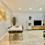 Sant Antoni Stay: Experience Barcelona