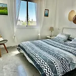Bright Apartment 300M From The Beach