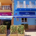 Parrots Sitges Hotel