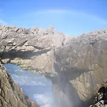 Bajo Los Tilos