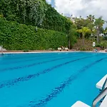 Central 3 Bdrm Spacious Penthouse W/ 2 Pools & Bbq