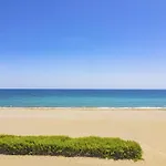 Cubo'S Beachfront Marina De Casares House
