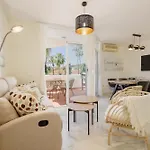 Penthouse With Sunny Terrace And Sea Views