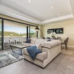 Vivi Homes - Luca Pool, Gym, Spa & Sea View