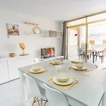 Elegante Apartamento Con Piscina