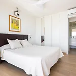 Beachfront -- New Luxury Apartment -- 1ª Linea Playa -- Fuengirola City Center -- Private Parking -- Panoramic Sea Views --