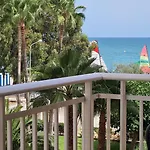 Apartamento Dos Habitaciones, Frente A La Playa,