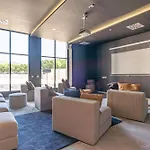 Skyline Rooftop Pool & Coworking By Ele Apartments