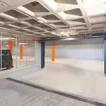 Skyline Rooftop Pool & Coworking By Ele Apartments
