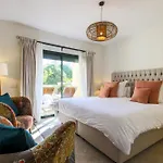 Luxury 3-Bed Apt Capanes Del Golf