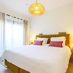 Luxury 3-Bed Apt Capanes Del Golf