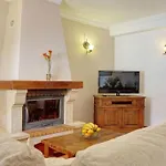 Bright 2 Bedroom Townhouse