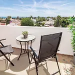 Fantastic 2 Bedroom Apartment With Sea View