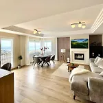 Modern Holiday Home & Panoramic Views