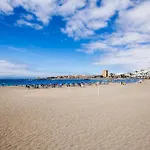 Castle Harbour Elegant 1-Bedroom Apartment - Heated Pool, Air Conditioning & Fiber Internet In Los Cristianos