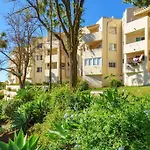 Coastal Escape/Family-Friendly 2-Br With Seaview