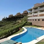 Calahonda 4, Jacuzzi, Wifi, Ac,Bbq, Big Terrace, Private Parking, Beach & Golf