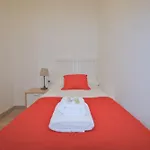 Located Close To The Metro, Perfect For 6 People