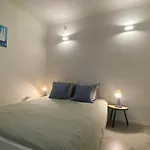 Renovated Apartment 5 Minutes Walk To The Beach