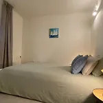 Renovated Apartment 5 Minutes Walk To The Beach