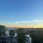 Beautiful Modern Apartement With Jacuzzi, 1 Km From The Beach
