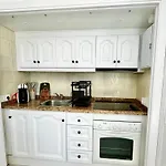 Bright, Cozy Flat Close To The Beach