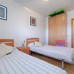 Cozy Temporary Apartment In Roda De Bera