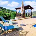 La Chacara- Fuente De Los Peces