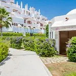 36 Apartment With Large Garden, Pool And Padel Court In Golf Hills Estepona