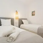 Modern And Luxurious Holiday Home With Sea Views In Benahavis