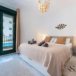 Elegant 2 Bed 2 Bath Apartment, Pool, Views, Parking