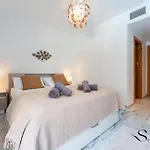 Elegant 2 Bed 2 Bath Apartment, Pool, Views, Parking