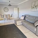 2 Bedroom Apartment La Cala Mijas, Butibamba