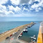 Charming Sea Front 3 Bedroom Apartment - Incredible Views!