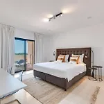 Spacious 2-Bed Apt Capanes Del Golf