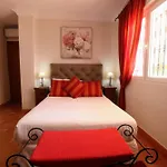 Tess Villa El Oasis