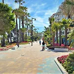 Estepona Centre Beachfront Apartment Rossi