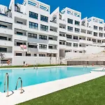 High-End Rooftop Penthouse Near City & Beach