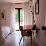 Casa Familiar En Sotogrande Con Jardines Y Piscina