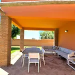 Chalet Junto A La Playa Con Piscina Privada, La Brena